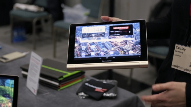 Das neue Yoga Tablet 10 HD+ hat  ein Display mit Full-HD-Auflösung und einen Snapdragon-400-Prozessor mit vier Kernen. (Bild: Fabian Hamacher/Golem.de)